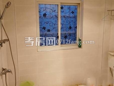 A3272富康小区3/7三室二厅二卫中装两证满五面积155平米售价70万