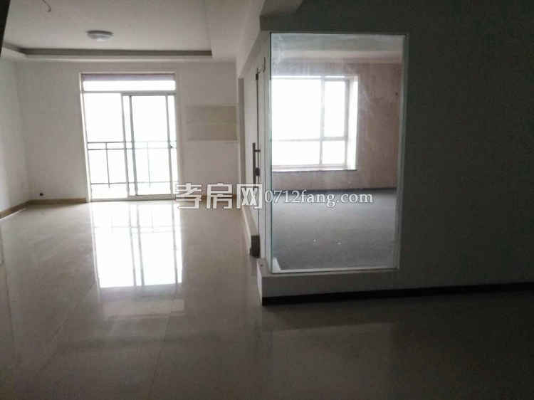 乾坤購(gòu)物對(duì)面馨都上層辦公室出租 地段交通便利人流大