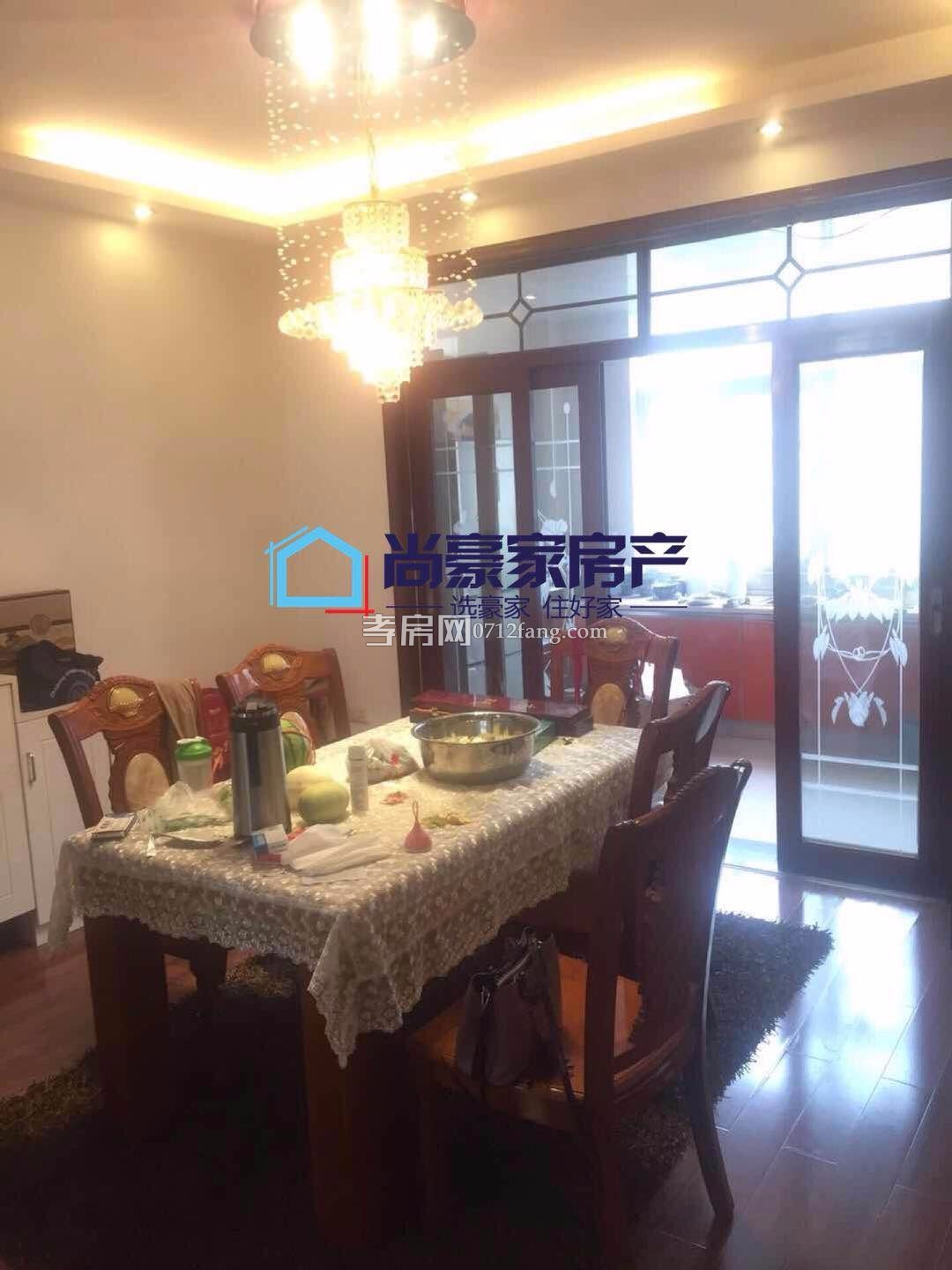 【尚豪家房產(chǎn)】華隆家園136平精裝  證滿(mǎn)  68萬(wàn)