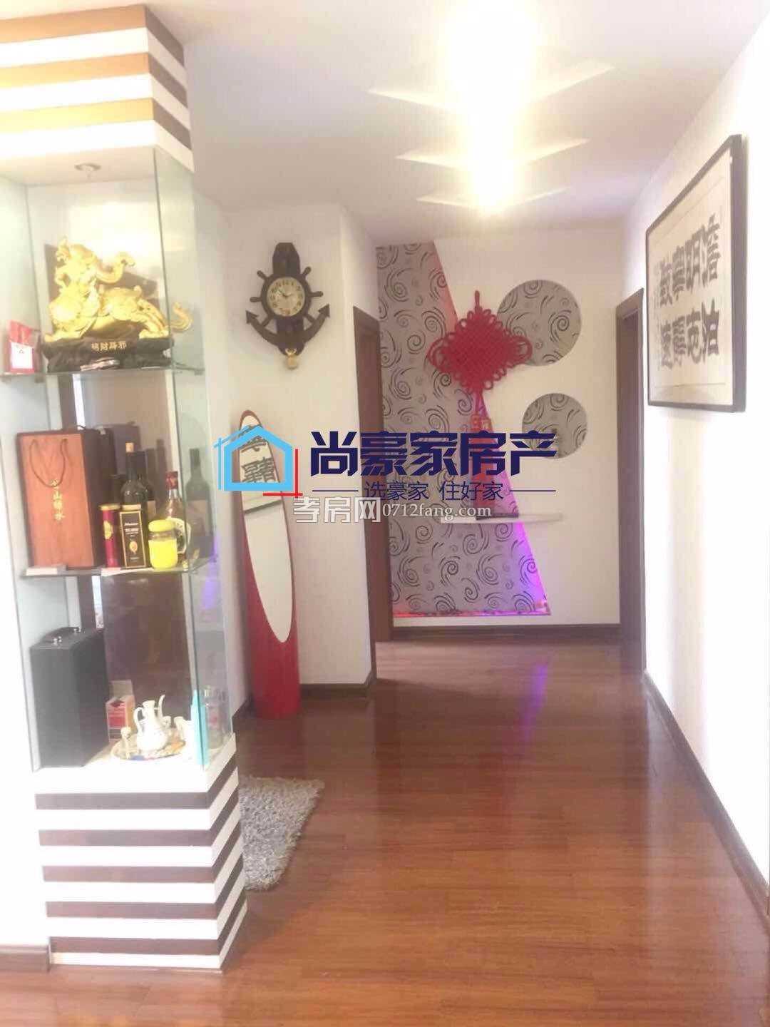 【尚豪家房產(chǎn)】華隆家園136平精裝證滿68萬