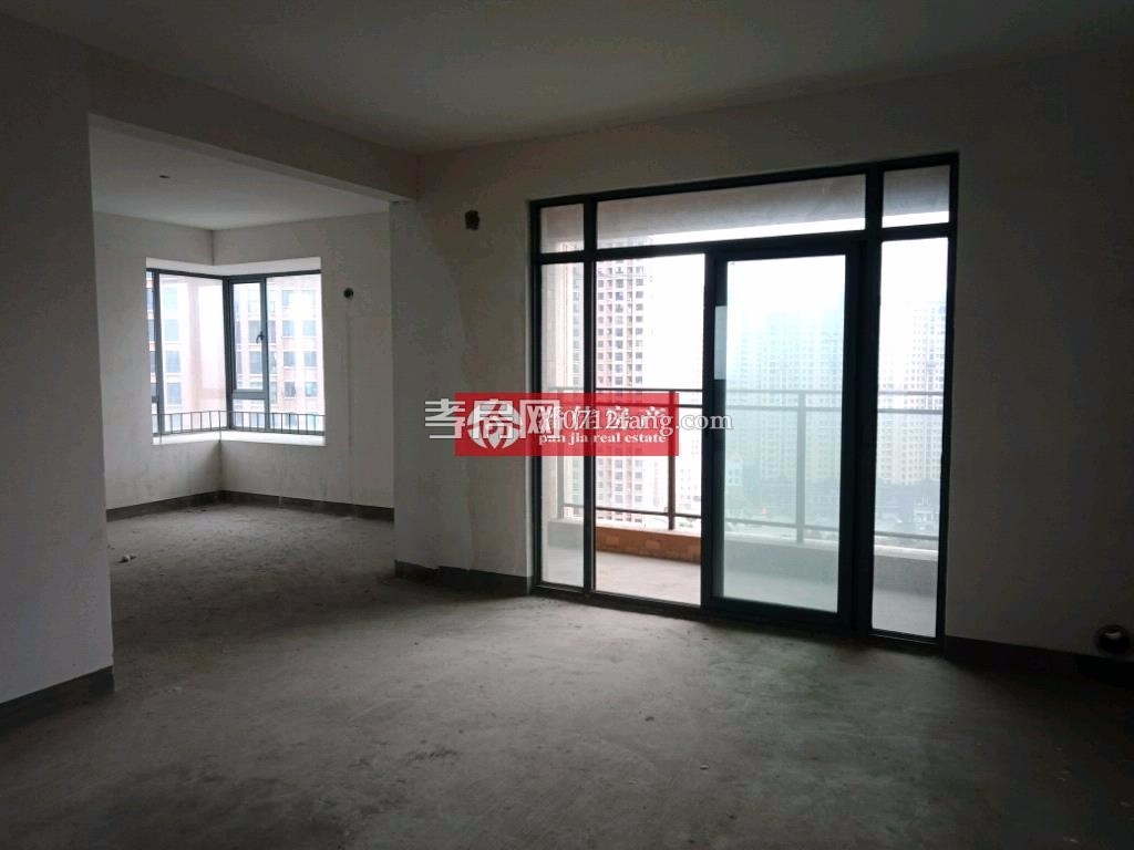 【潘佳房產(chǎn)推薦】中建國(guó)際124.8㎡中層送入戶花園3室2廳2衛(wèi)南北通透