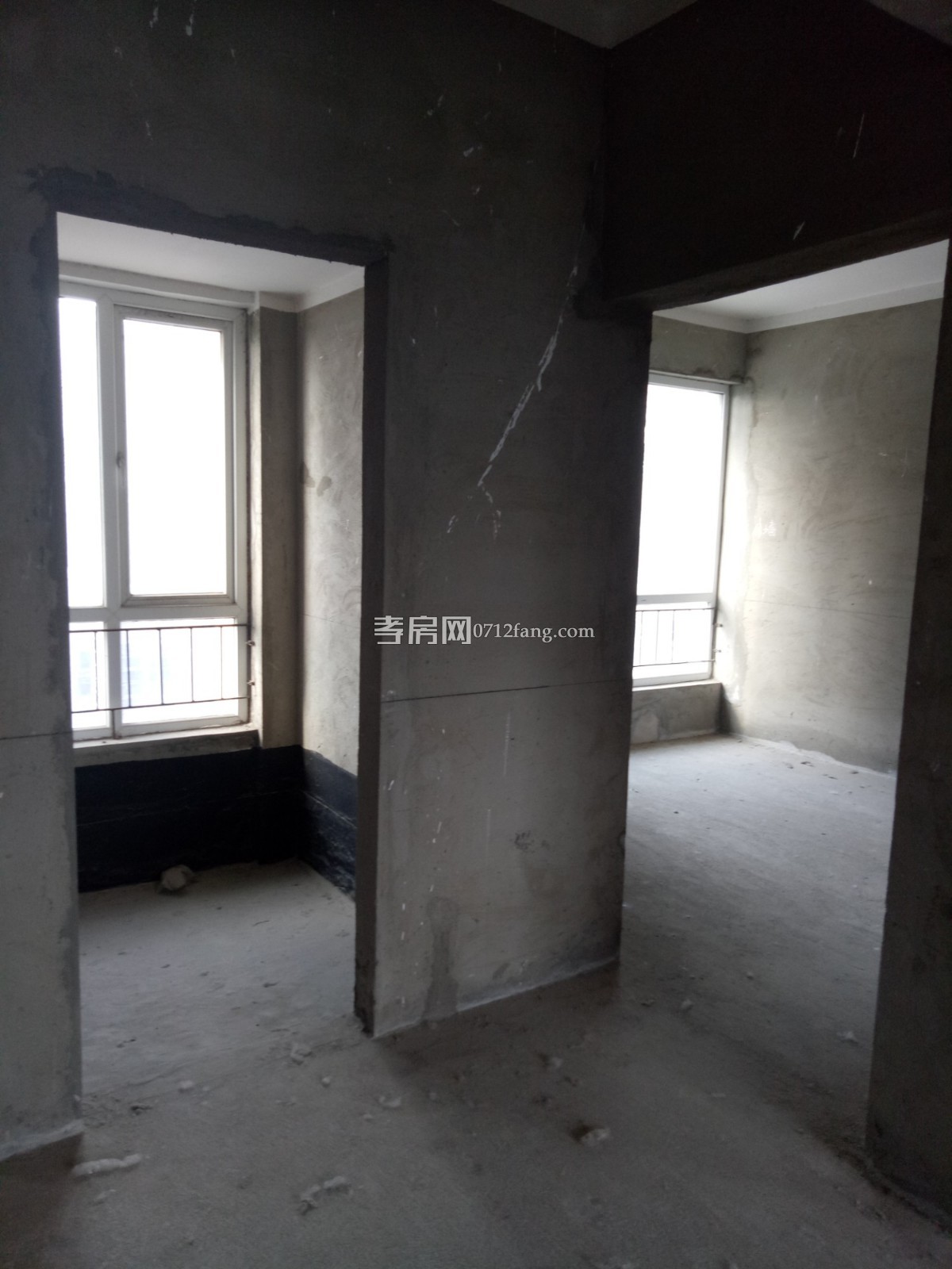 E50賽達康城三室二廳二衛(wèi)11/32樓毛坯面積121平米不動產(chǎn)證售價：85萬