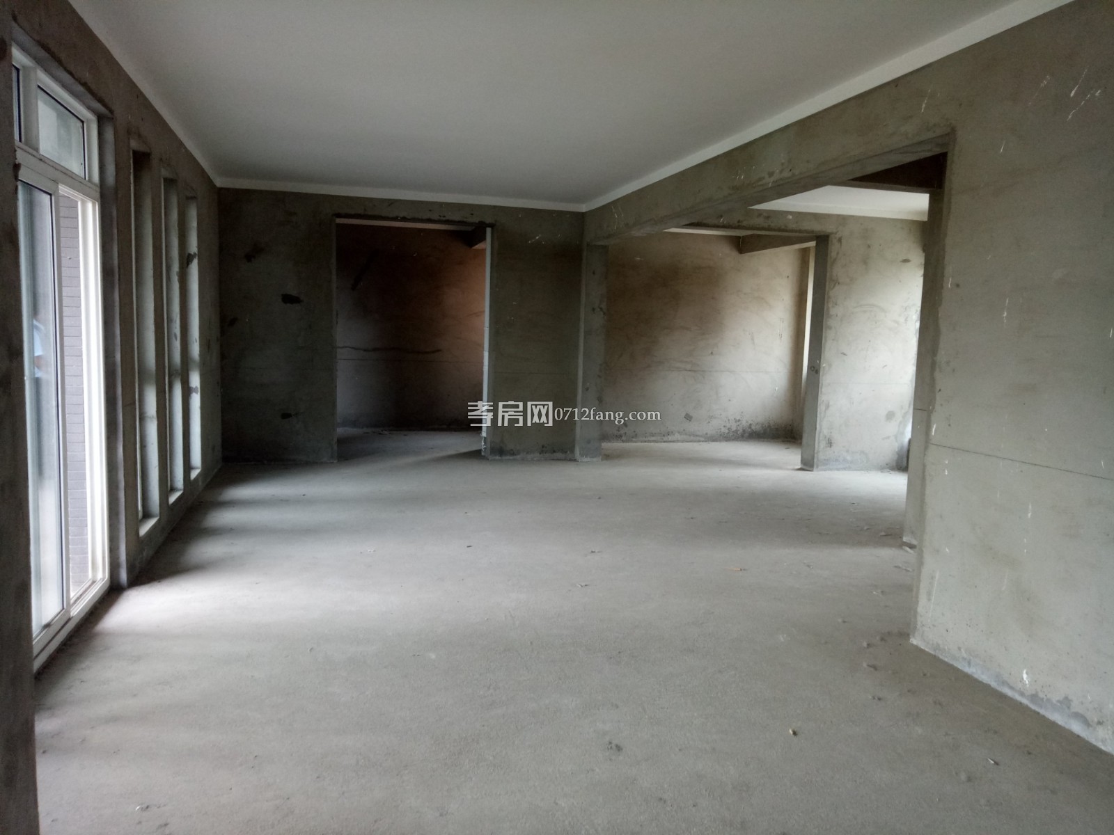 E50賽達康城三室二廳二衛(wèi)11/32樓毛坯面積121平米不動產(chǎn)證售價：85萬