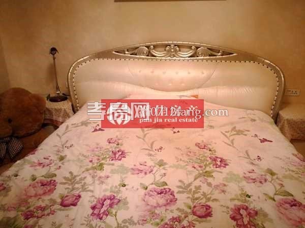 【潘佳房產(chǎn)推薦】【滿二泰陽(yáng)城二期130平米3室2廳2衛(wèi)精裝南北通透70萬(wàn)】