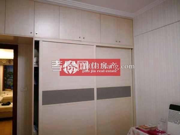 【潘佳房產(chǎn)推薦】【滿二泰陽(yáng)城二期130平米3室2廳2衛(wèi)精裝南北通透70萬(wàn)】