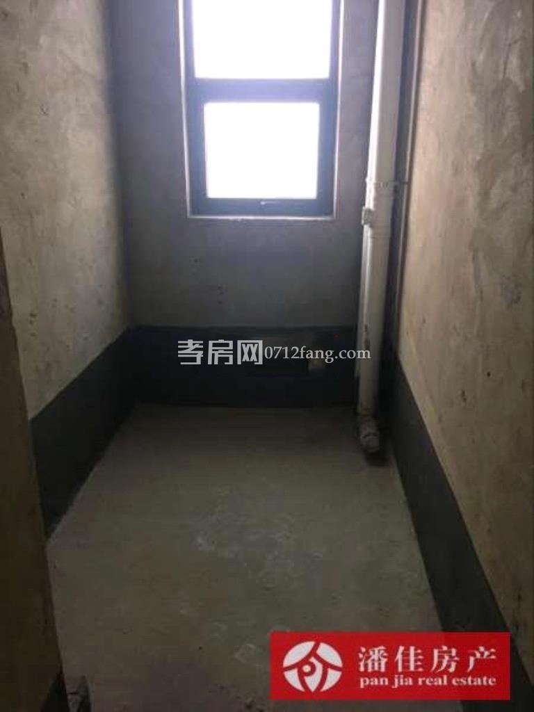 【潘佳房產(chǎn)推薦】【宇濟城中城2/6層131平米簡裝南北通透有院子方便停車60萬】