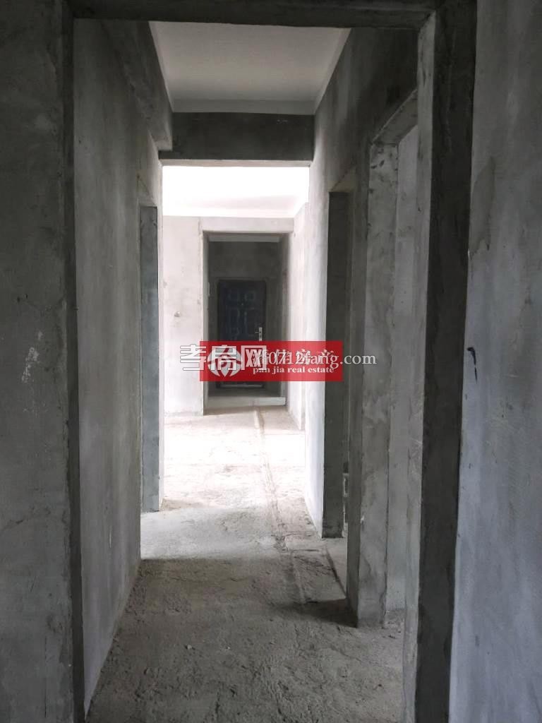 【潘佳房產(chǎn)推薦】【滿二翡翠名都1期137平米中層精裝保持很新帶地暖110萬】