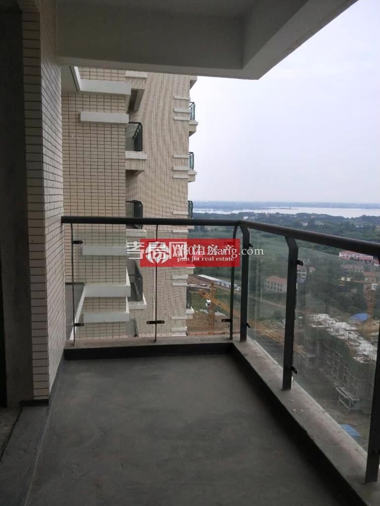 【潘佳房產(chǎn)推薦】【滿二翡翠名都1期137平米中層精裝保持很新帶地暖110萬】