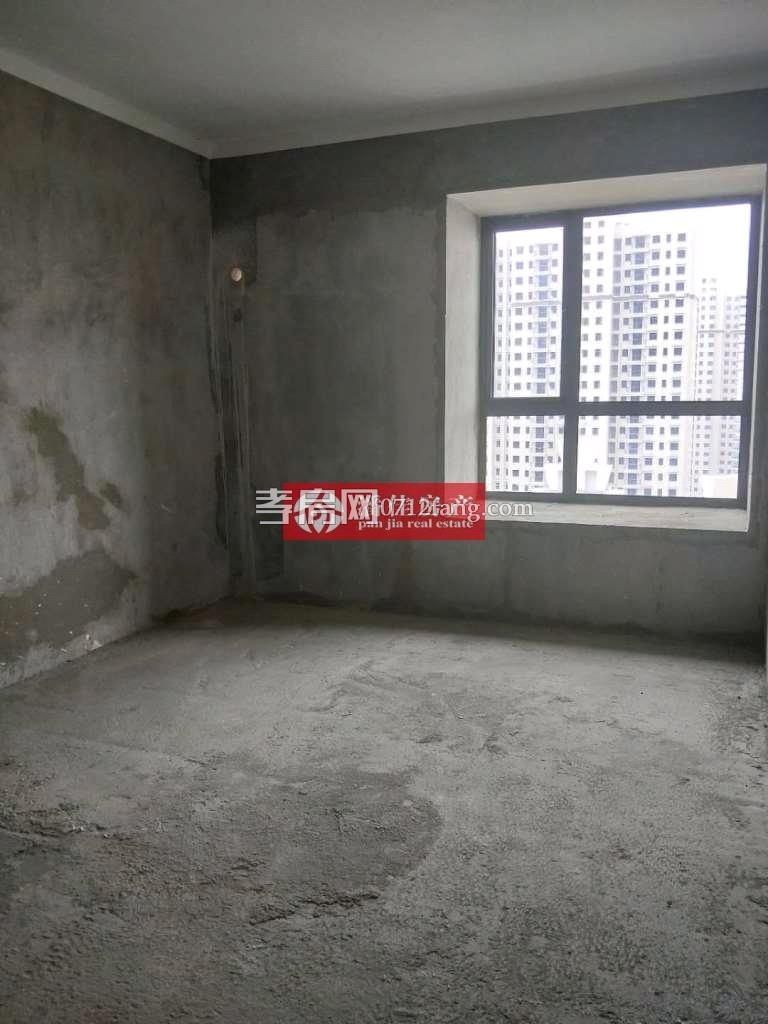 【潘佳房產(chǎn)推薦】【滿二翡翠名都1期137平米中層精裝保持很新帶地暖110萬】