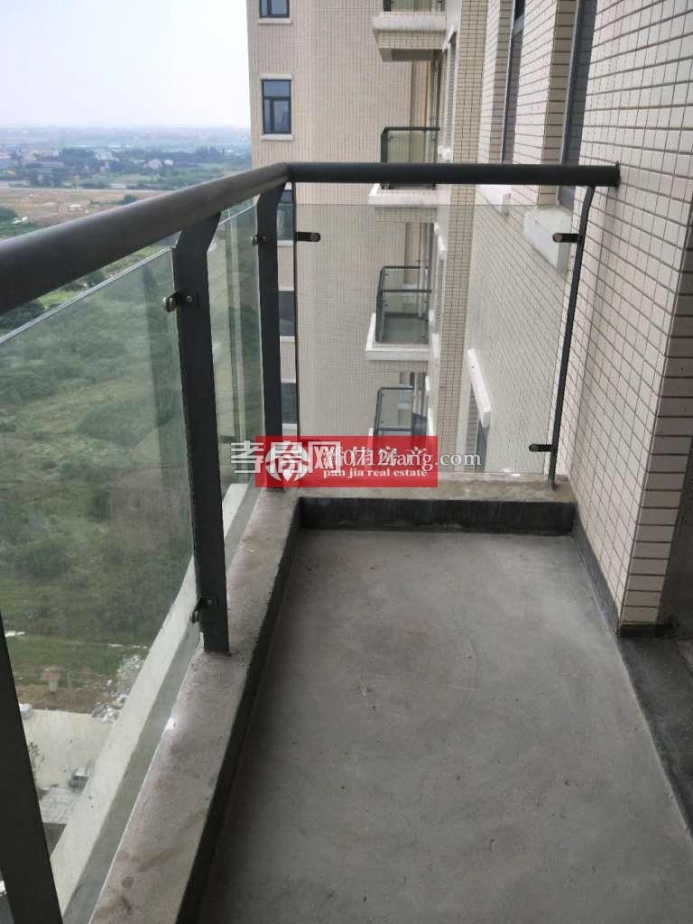 【潘佳房產(chǎn)推薦】【滿二翡翠名都1期137平米中層精裝保持很新帶地暖110萬】