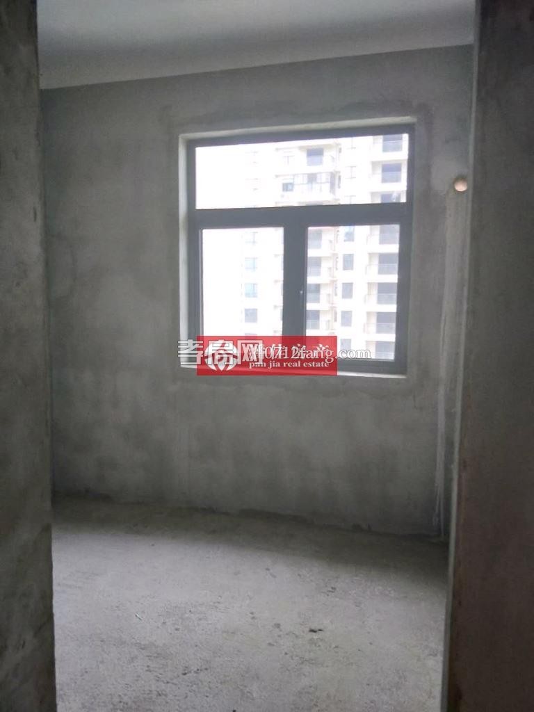 【潘佳房產(chǎn)推薦】【滿二翡翠名都1期137平米中層精裝保持很新帶地暖110萬】