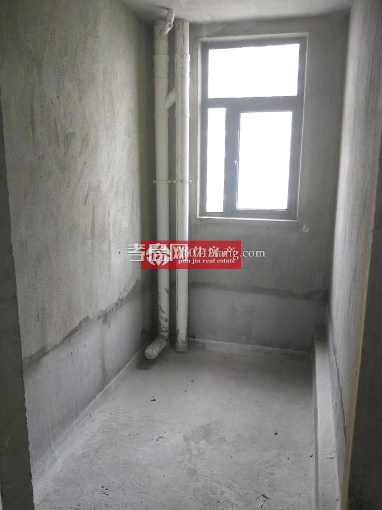 【潘佳房產(chǎn)推薦】【滿二翡翠名都1期137平米中層精裝保持很新帶地暖110萬】