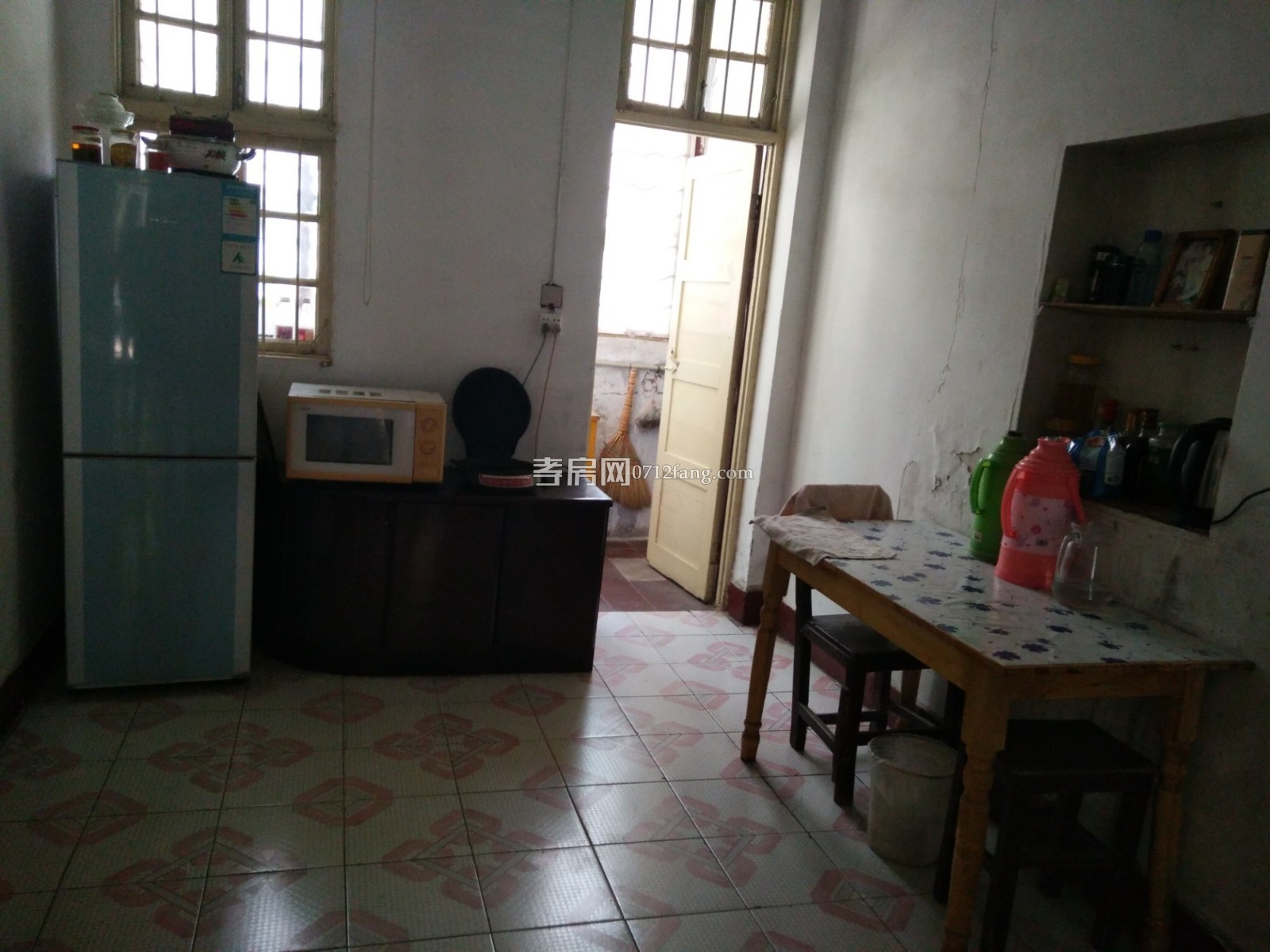  F246  錦繡后湖三期 3/2/1  精裝1/7+1  兩證滿五 102平米  售價68萬 