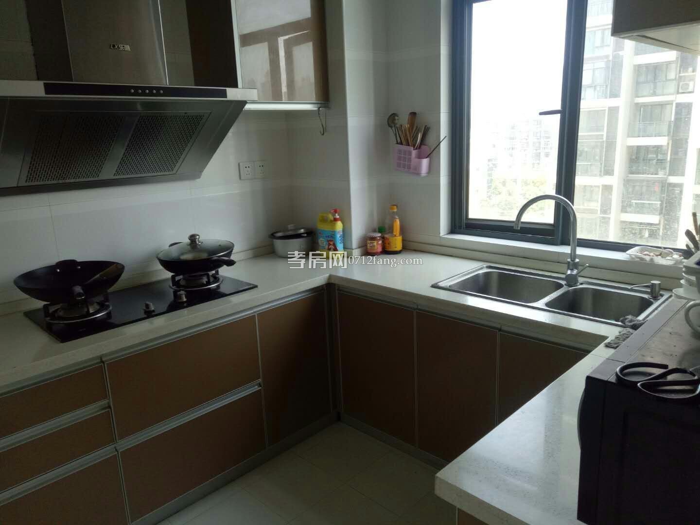 B2967福星城三期26/32毛坯3/2/2兩證滿五121平米95萬