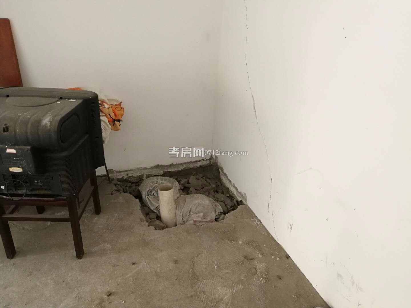 城市花園二期地面架空層車(chē)庫(kù)