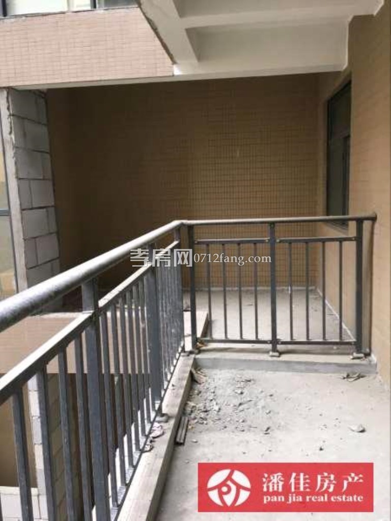 【潘佳房產(chǎn)推薦】【槐蔭大道大潤(rùn)發(fā)超市對(duì)面槐蔭閣4樓110平米三房40萬(wàn)】