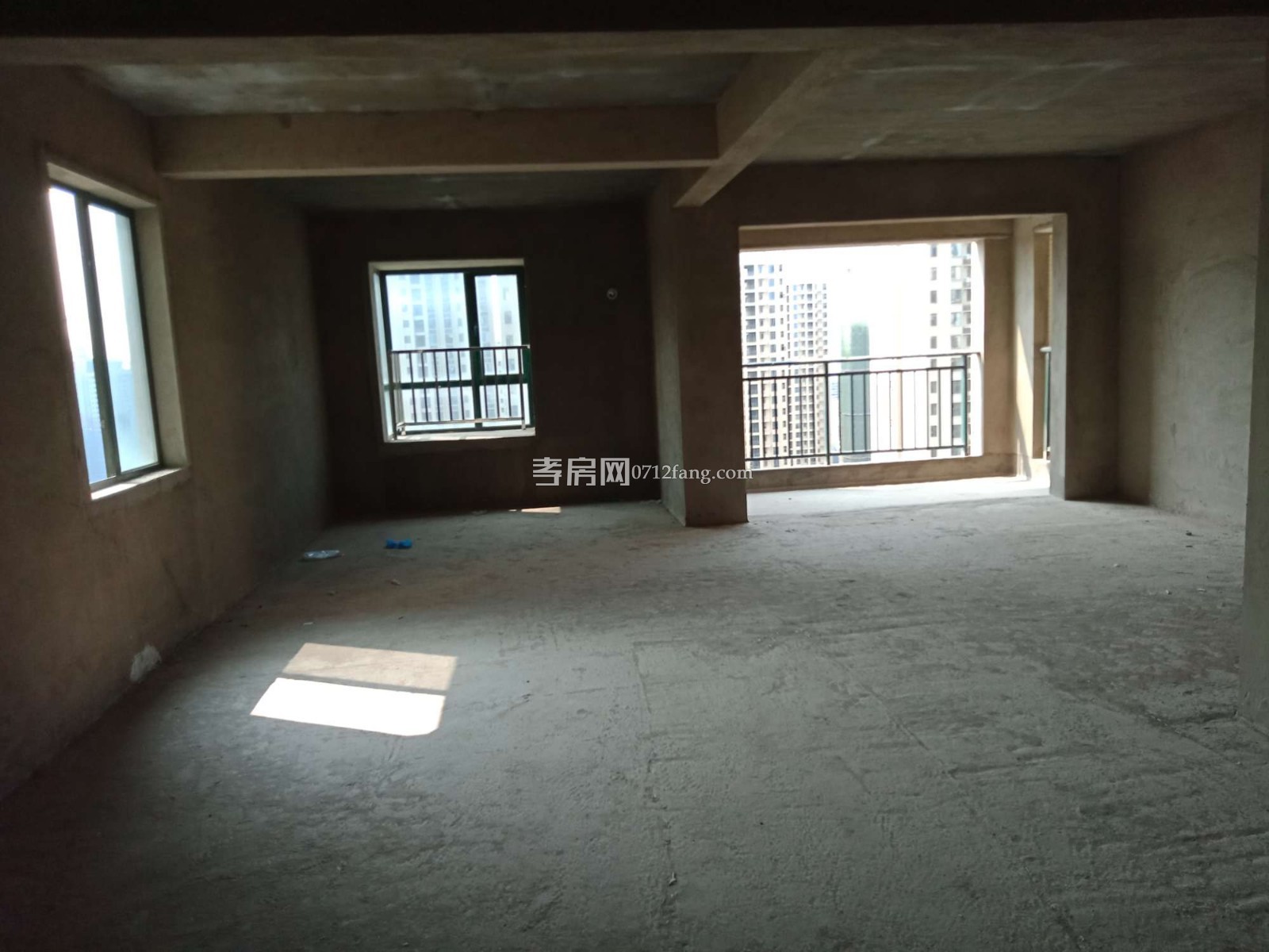 D1059香澳路步行街7/7精裝3/2/1兩證滿二拎包入住面積84.74平急售