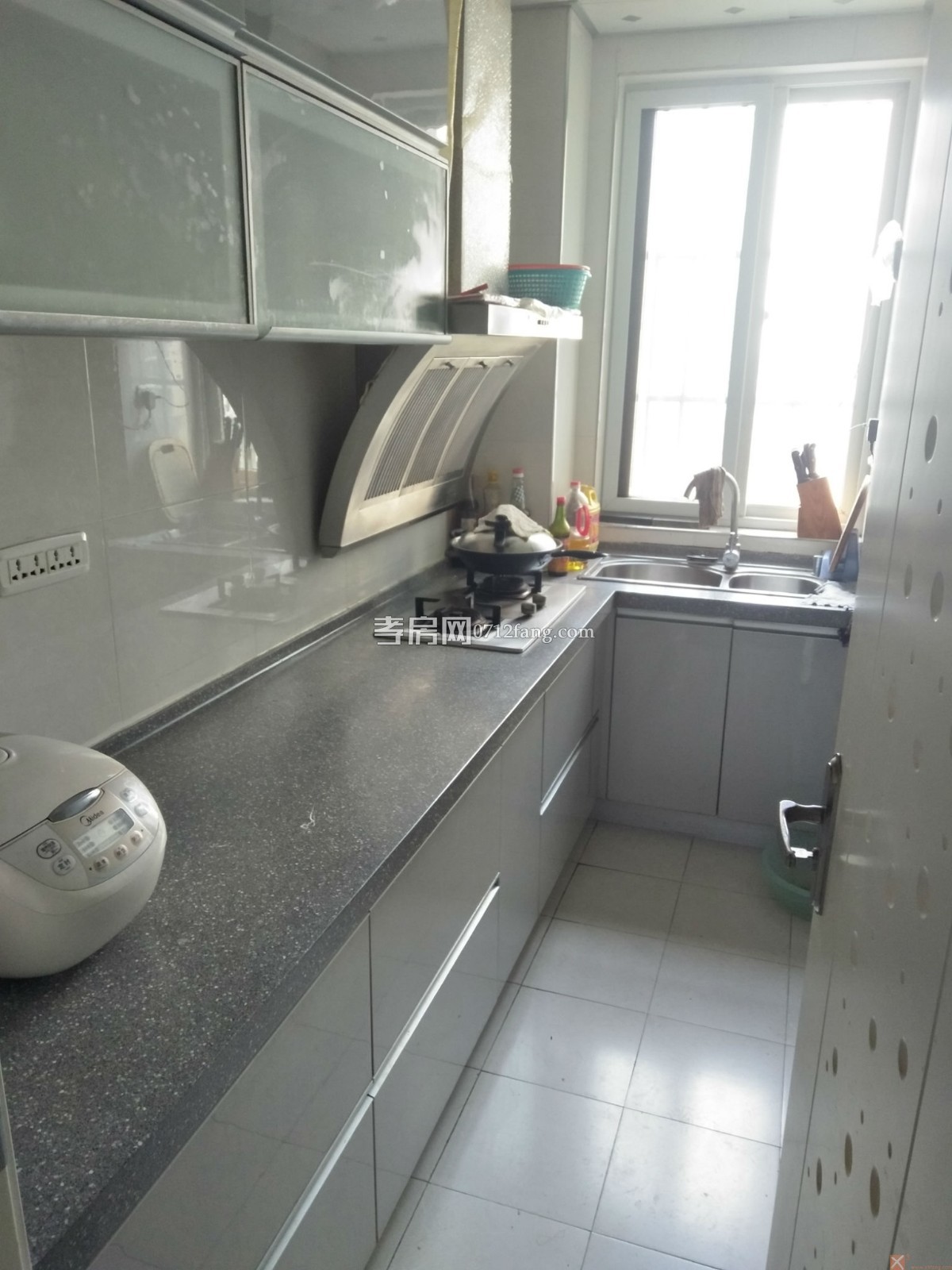 A3227锦绣后湖丽景苑三室二厅一卫8/19精装两证满五面积101平米售价73万