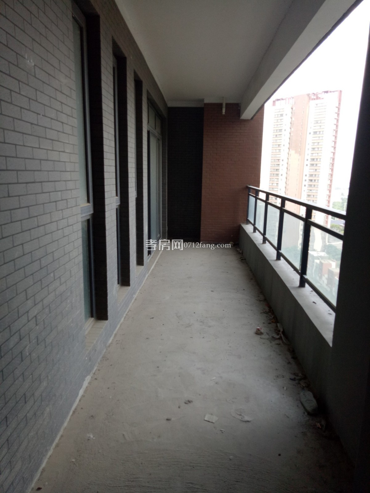 E50賽達康城三室二廳二衛(wèi)11/32樓毛坯面積121平米不動產(chǎn)證售價：85萬