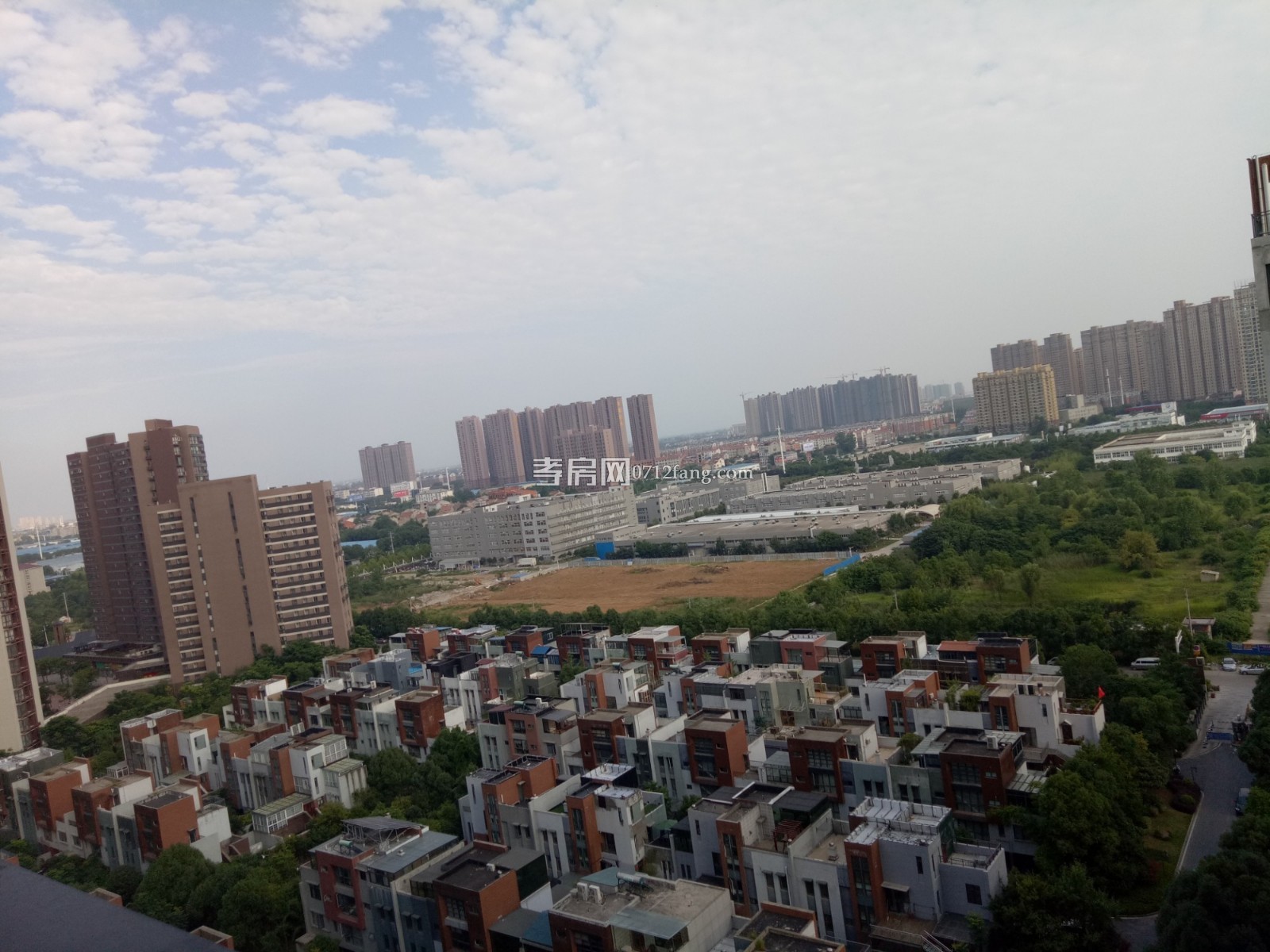 E50賽達康城三室二廳二衛(wèi)11/32樓毛坯面積121平米不動產(chǎn)證售價：85萬