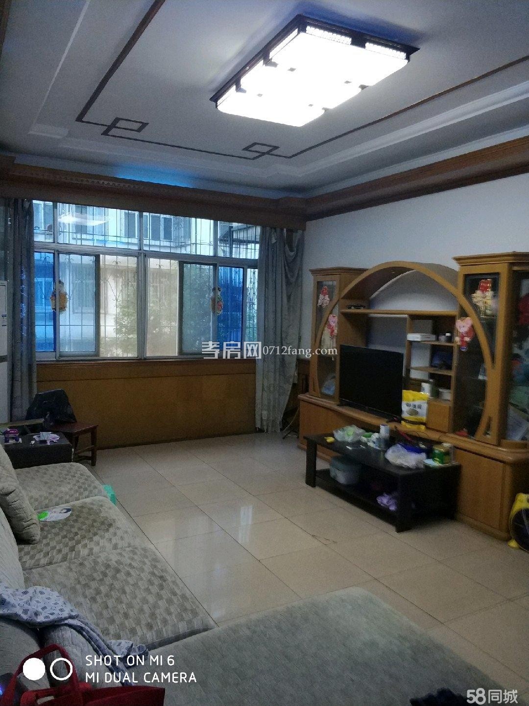 A3272富康小区3/7三室二厅二卫中装两证满五面积155平米售价70万