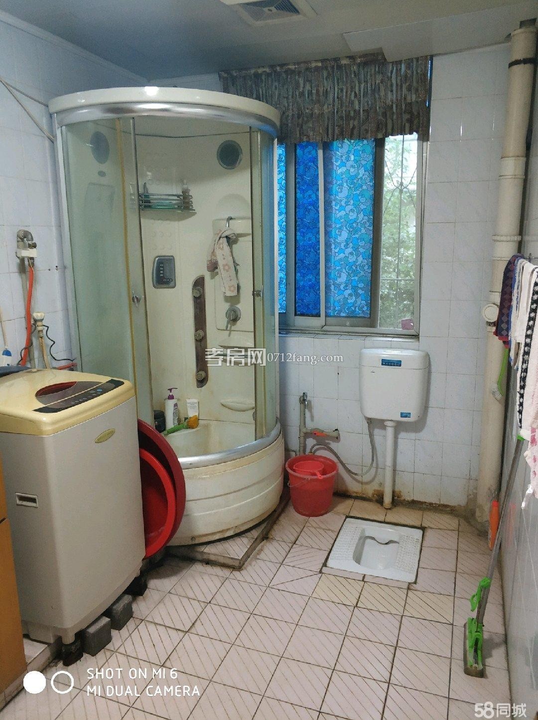 A3272富康小区3/7三室二厅二卫中装两证满五面积155平米售价70万