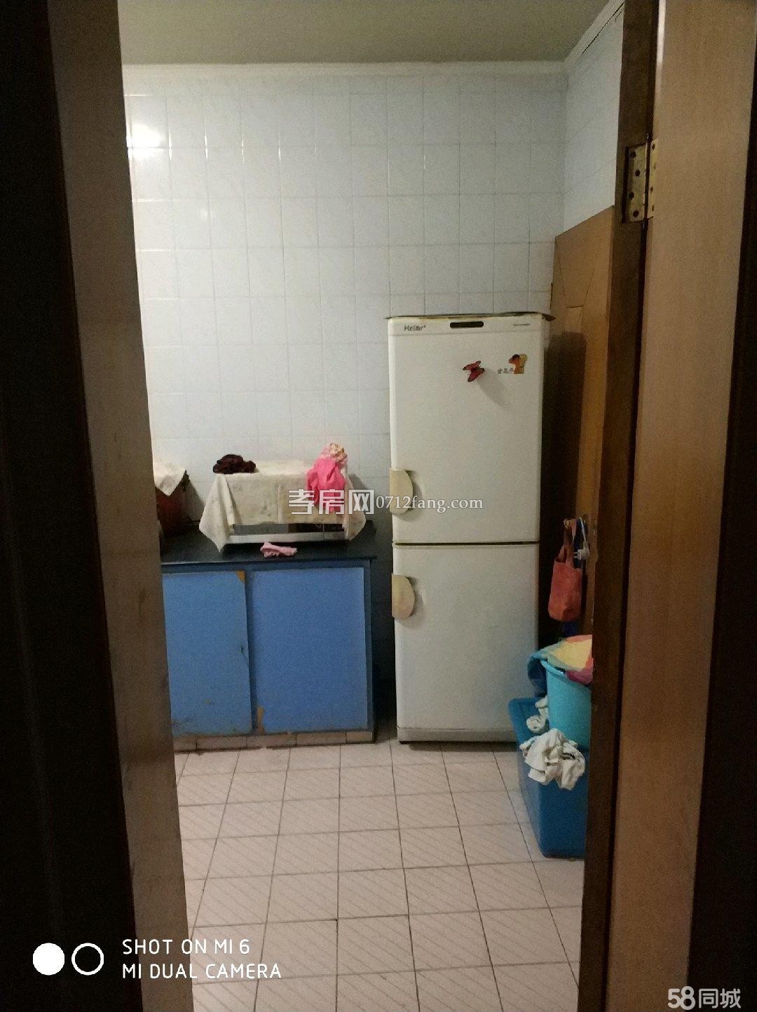 A3272富康小区3/7三室二厅二卫中装两证满五面积155平米售价70万