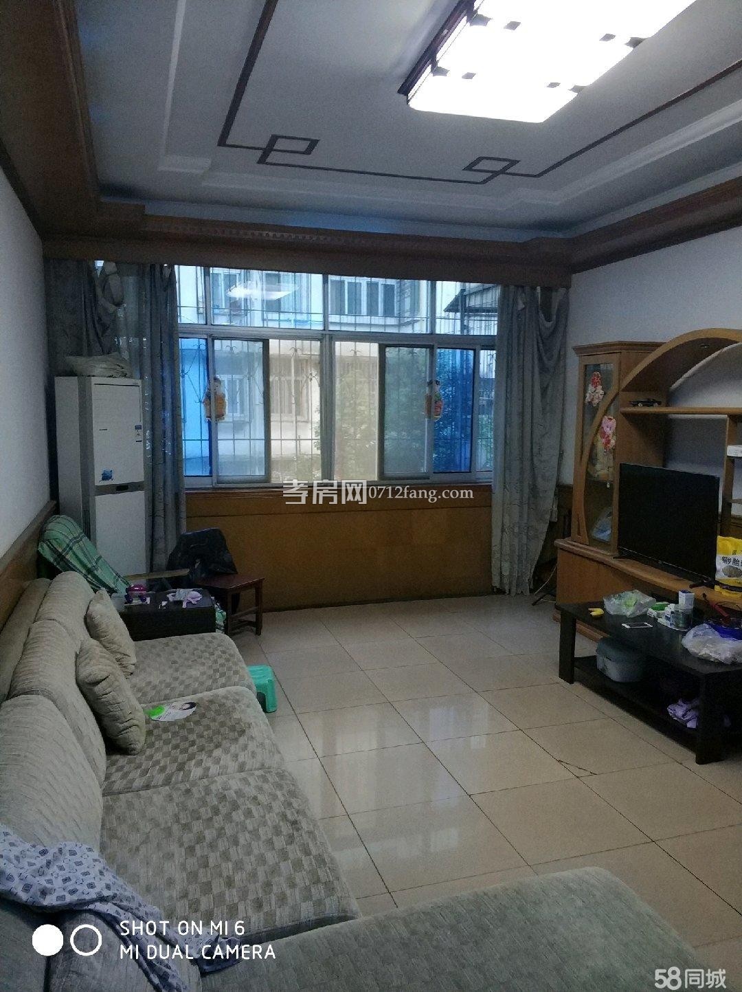 A3272富康小区3/7三室二厅二卫中装两证满五面积155平米售价70万