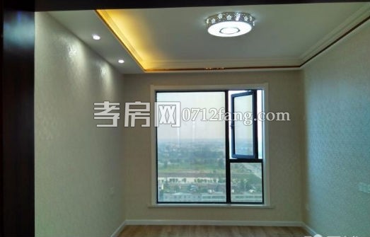 D1065后湖御景5/19精装3/2/2两证满五面积139.9平