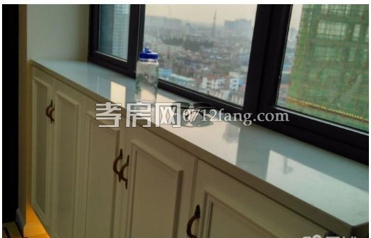 D1065后湖御景5/19精装3/2/2两证满五面积139.9平