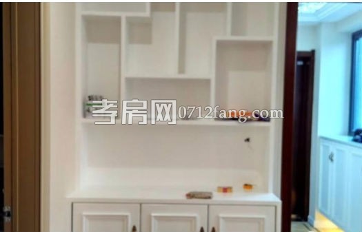 D1065后湖御景5/19精装3/2/2两证满五面积139.9平