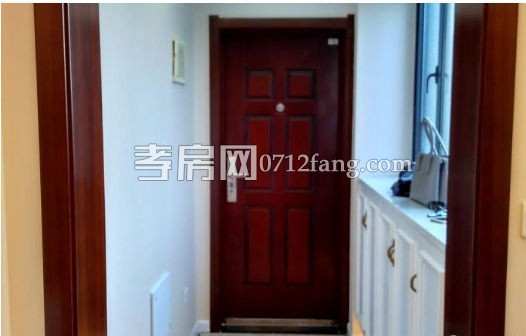 D1065后湖御景5/19精装3/2/2两证满五面积139.9平