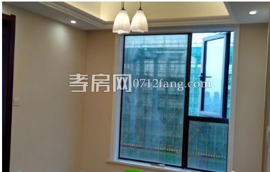 D1065后湖御景5/19精装3/2/2两证满五面积139.9平