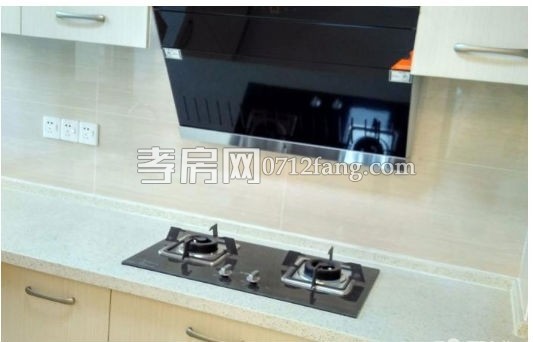 D1065后湖御景5/19精装3/2/2两证满五面积139.9平