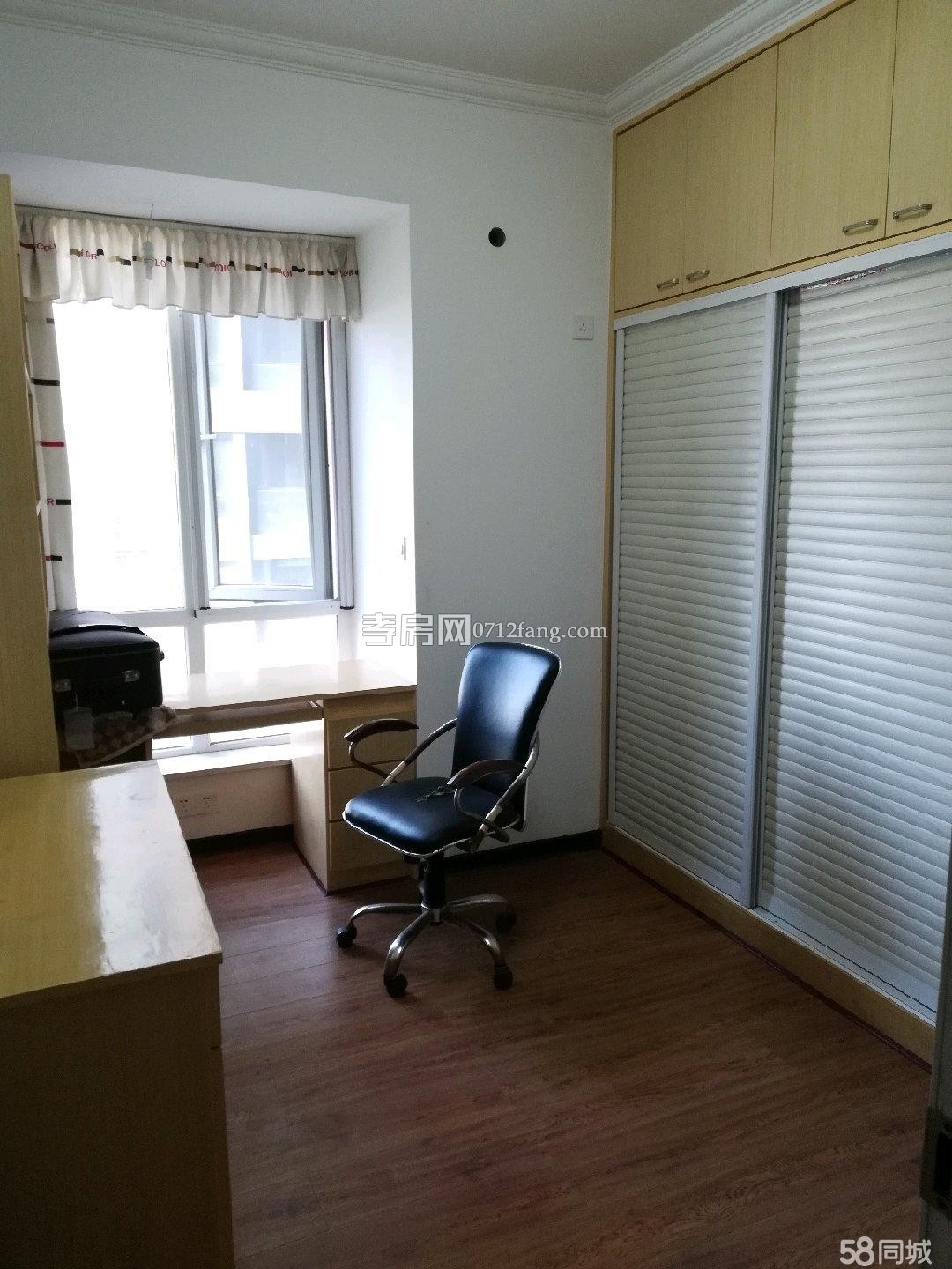 銅雀臺精裝三房兩廳帶家電家具拎包入住證滿兩年