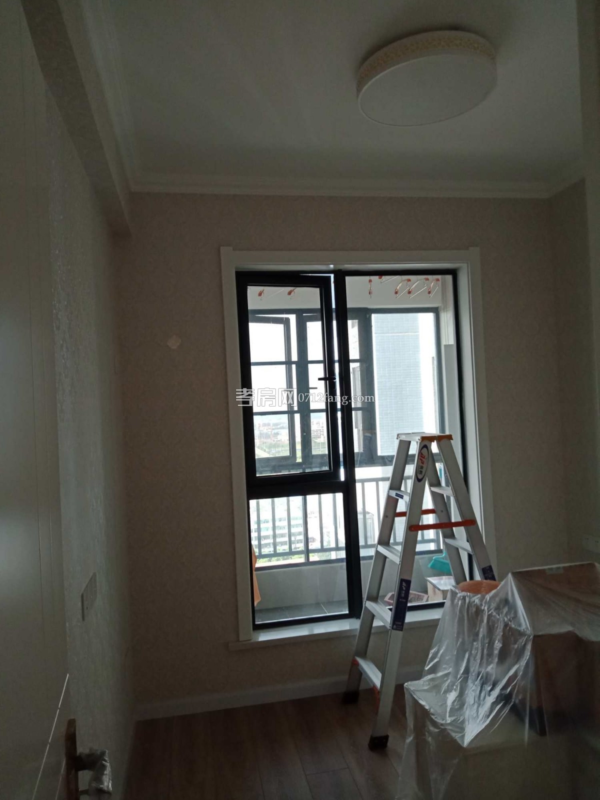 A3385乾坤新城三室二廳一衛(wèi)精裝未住人20/28不動(dòng)產(chǎn)面積109.5平米售價(jià)92萬