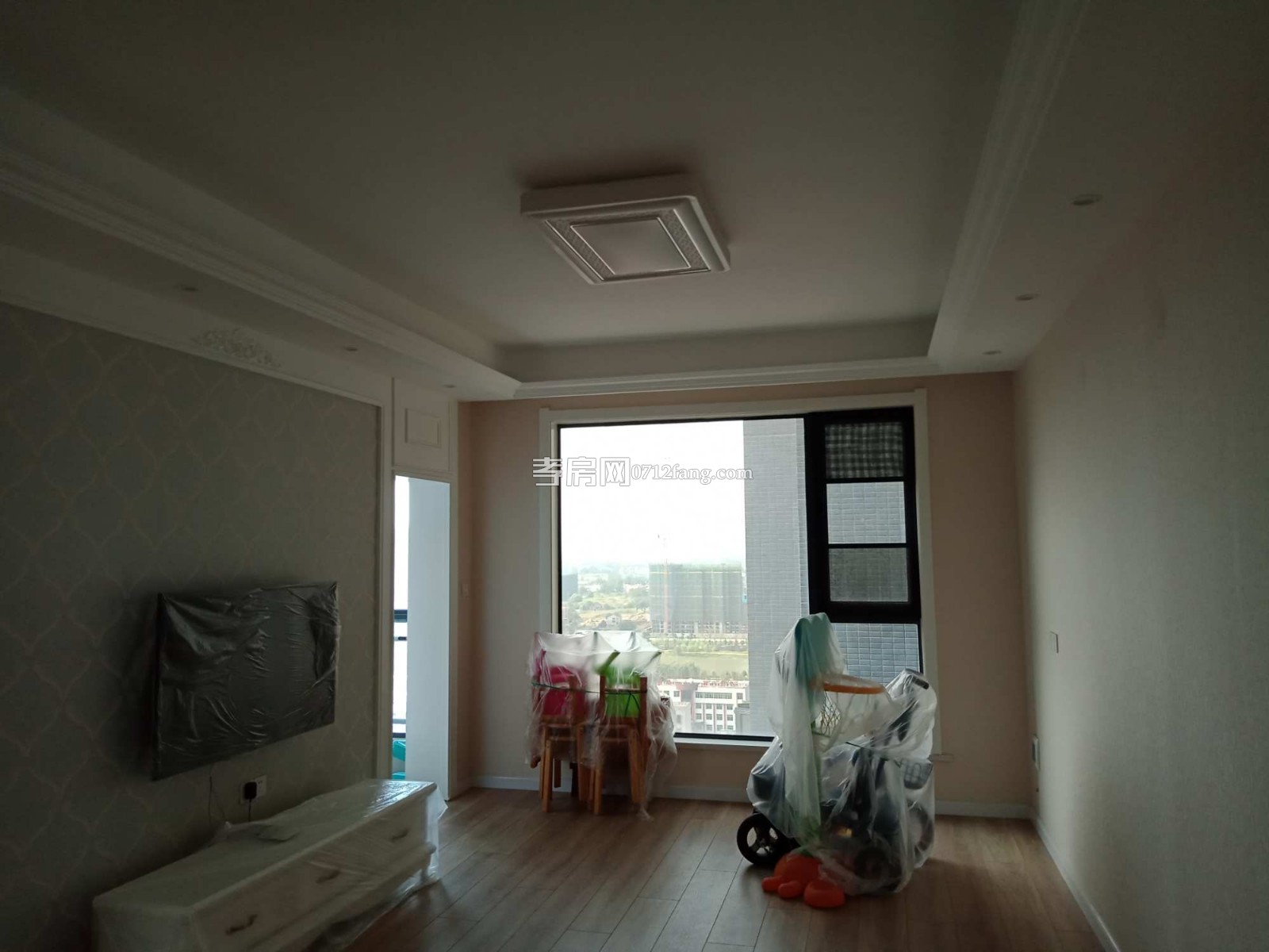 A3385乾坤新城三室二廳一衛(wèi)精裝未住人20/28不動(dòng)產(chǎn)面積109.5平米售價(jià)92萬