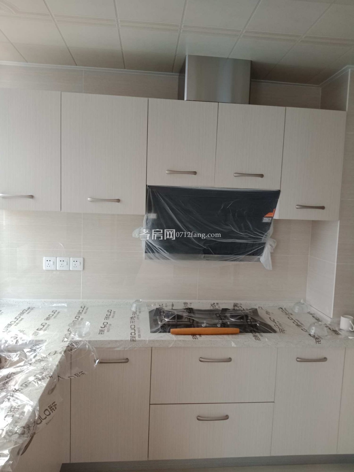 A3385乾坤新城三室二廳一衛(wèi)精裝未住人20/28不動(dòng)產(chǎn)面積109.5平米售價(jià)92萬