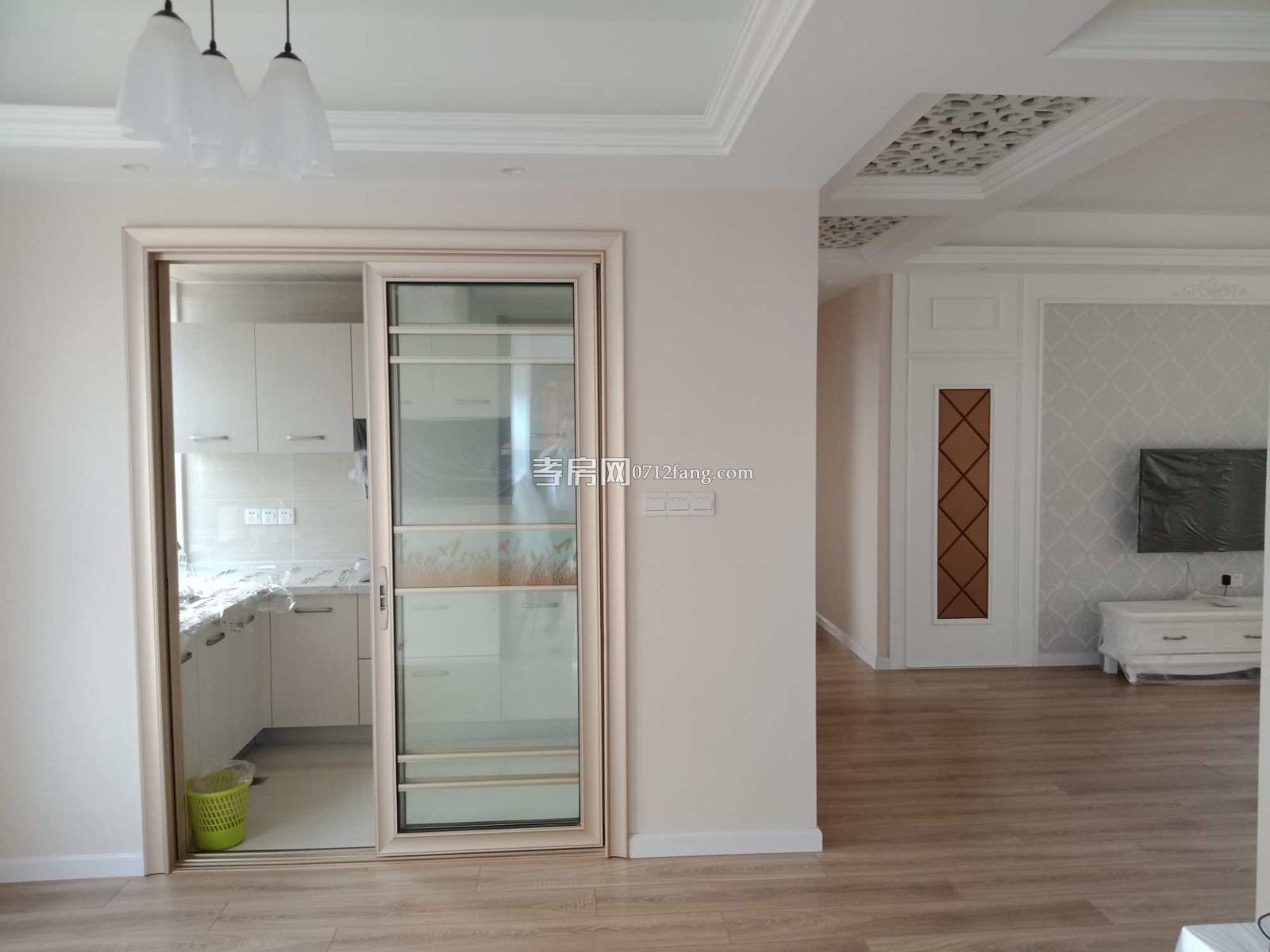 A3385乾坤新城三室二廳一衛(wèi)精裝未住人20/28不動(dòng)產(chǎn)面積109.5平米售價(jià)92萬