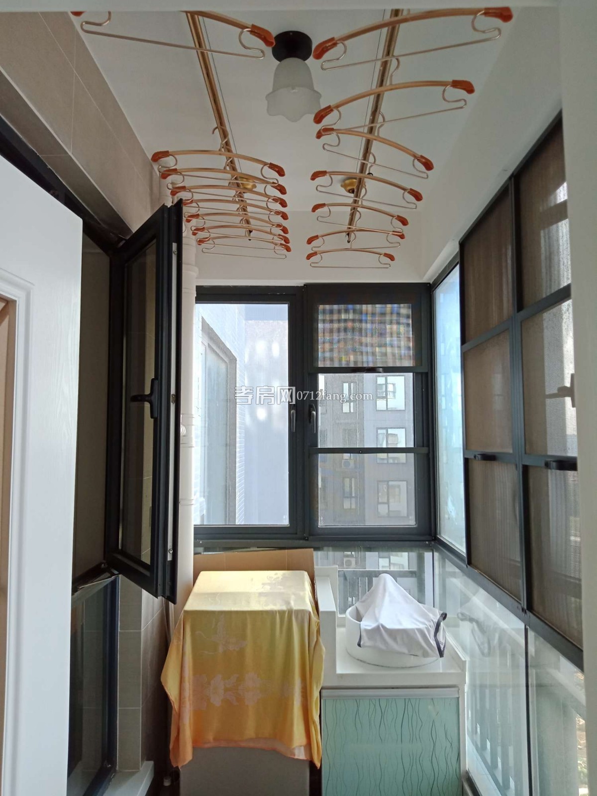 A3385乾坤新城三室二廳一衛(wèi)精裝未住人20/28不動(dòng)產(chǎn)面積109.5平米售價(jià)92萬