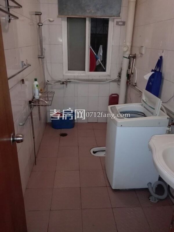 E177金東華府27/31毛坯3/2/2不動(dòng)產(chǎn)證面積114平米售價(jià)92萬