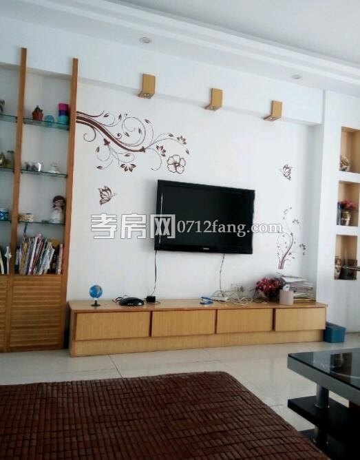 D1193蔚蓝新都4/7精装3/2/2一楼有10平米的储藏室131.6平米售价118万