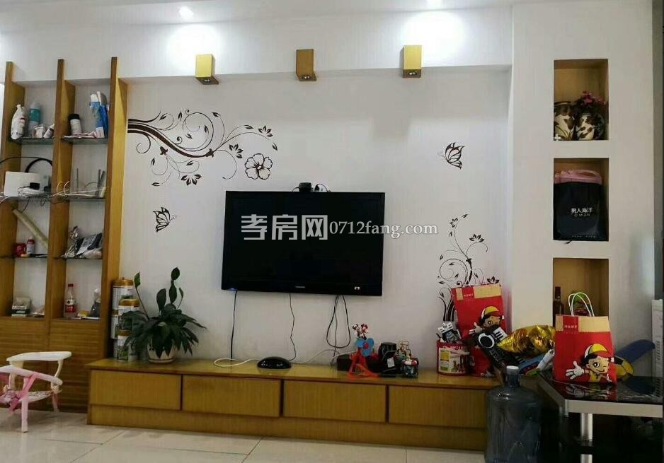 D1193蔚蓝新都4/7精装3/2/2一楼有10平米的储藏室131.6平米售价118万