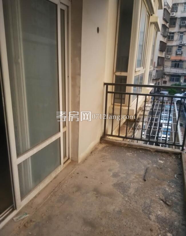 D1059香澳路步行街7/7精裝3/2/1兩證滿二拎包入住面積84.74平急售