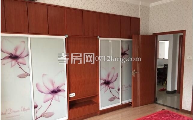 E277槐蔭天地證滿(mǎn)二年1樓帶花園139平米售價(jià)97萬(wàn)