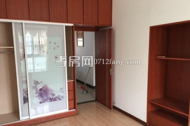 E277槐蔭天地證滿(mǎn)二年1樓帶花園139平米售價(jià)97萬(wàn)