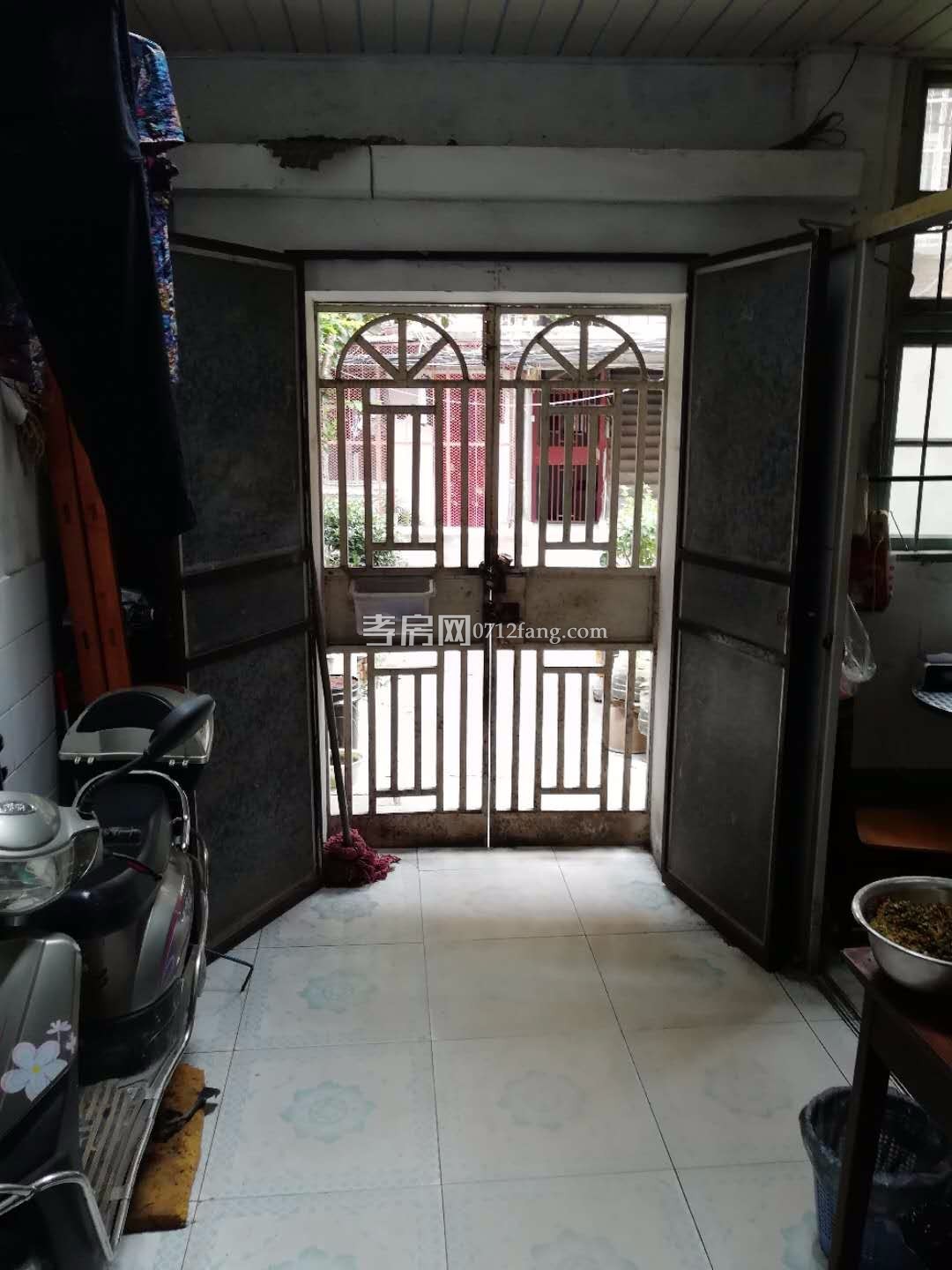 2層 棟帶小院私房，地處北門口大天橋200米處商業(yè) 地段