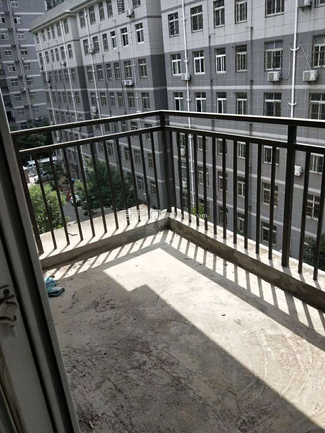 C1317金一華府5/7+1毛坯2/2/1兩證滿五面積81平米售價41萬