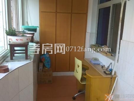 D941东苑小区一期3/2/1中装7/8两证满二112.7平米49.8万