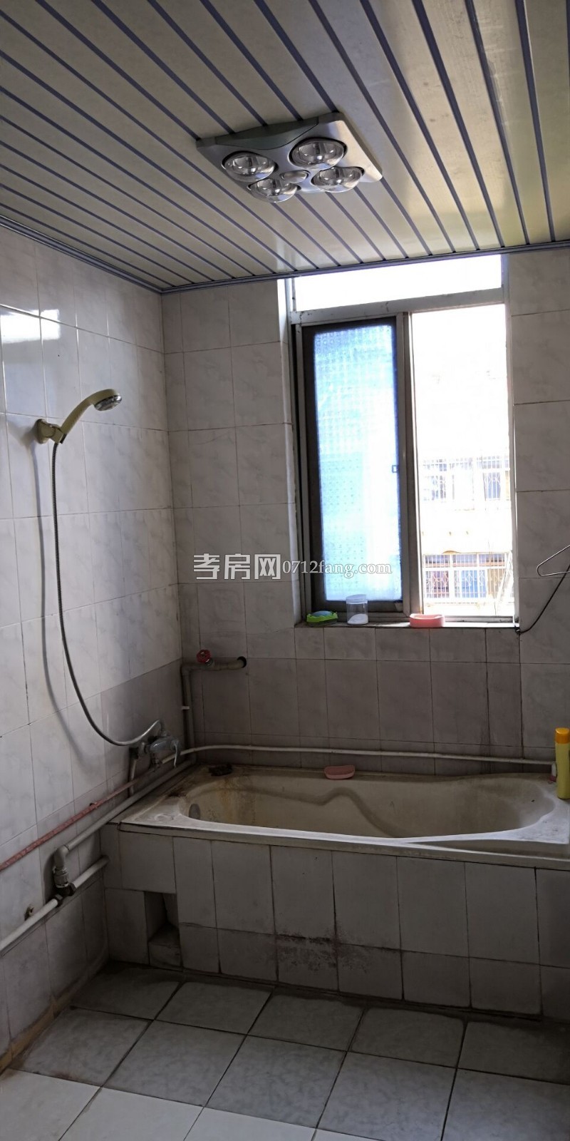 D1040中銀花苑3/2/1簡(jiǎn)裝7/7面積；128.27平米售價(jià)；40萬(wàn)